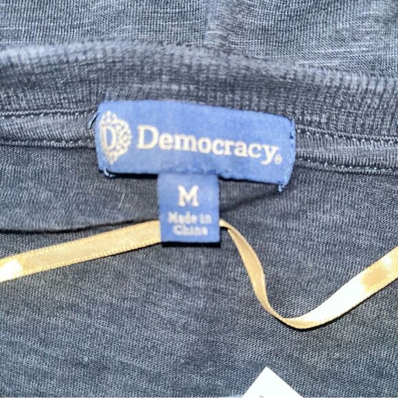 New with Tags Democracy Long Sleeve Crew Neck with Gold Tone Snap Buttons - Picture 6 of 8